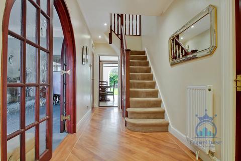 4 bedroom detached house for sale, Salmon Street, London NW9