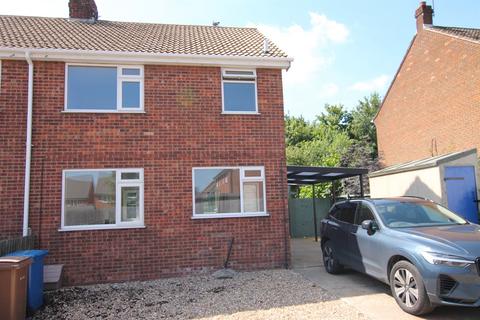 3 bedroom semi-detached house to rent, Victoria Road, HU17