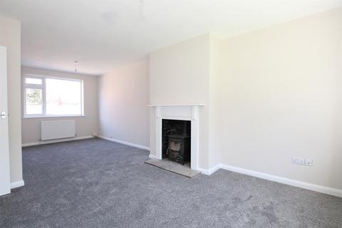 3 bedroom semi-detached house to rent, Victoria Road, HU17