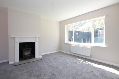 3 bedroom semi-detached house to rent, Victoria Road, HU17