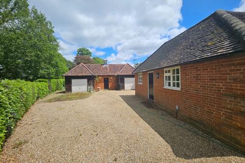 6 bedroom equestrian property to rent, Mirrie Lane, Uxbridge, Greater London, UB9