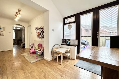 10 The Pines, Hirwaun, Aberdare, CF44 9QW