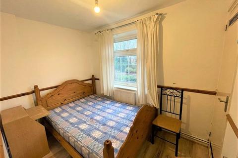 2 bedroom terraced house to rent, Fraser Close, London