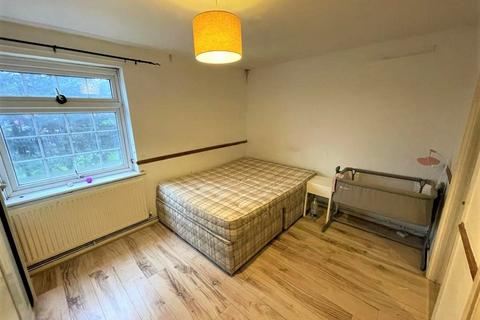 2 bedroom terraced house to rent, Fraser Close, London