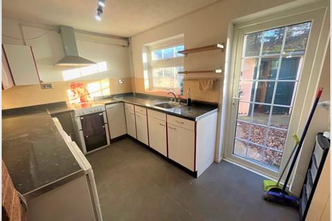 2 bedroom terraced house to rent, Fraser Close, London