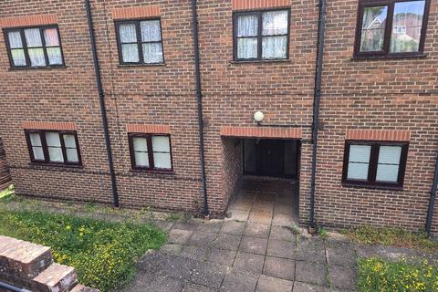 1 bedroom flat to rent, Flat , Alexander Court, Mill Road, Rochester