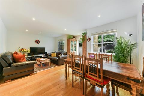 2 bedroom house to rent, Deburgh Road, Wimbledon SW19