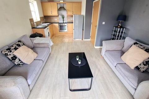 2 bedroom apartment to rent, Manor Road, Levenshulme
