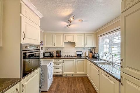 2 bedroom mobile home for sale, Palm Court, Wickford SS11