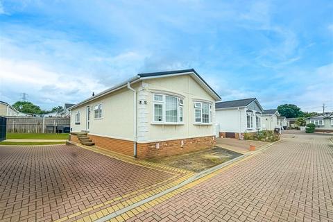 2 bedroom mobile home for sale, Palm Court, Wickford SS11