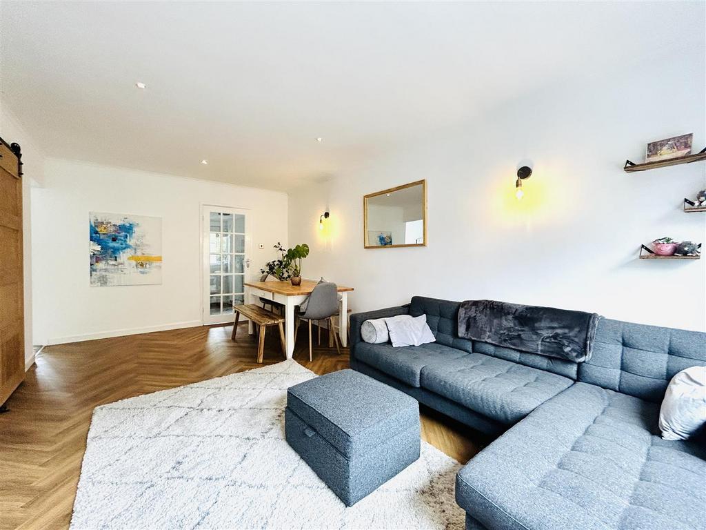 Living and Dinimg Room