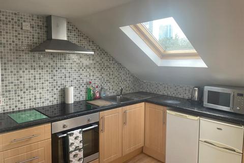 3 bedroom flat to rent, Wells House Road, London