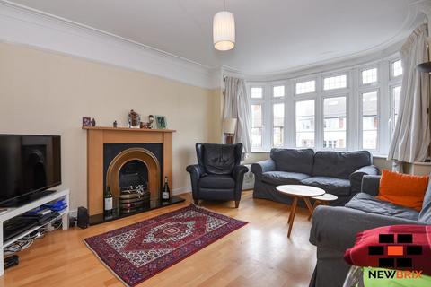 4 bedroom detached house to rent, Cheyne Hill, Surbiton KT5