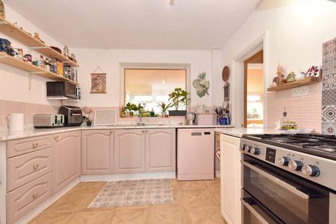 24 Foxcroft Mount, Leeds, LS6 3NW