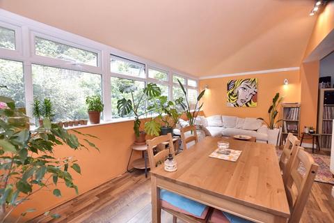 24 Foxcroft Mount, Leeds, LS6 3NW