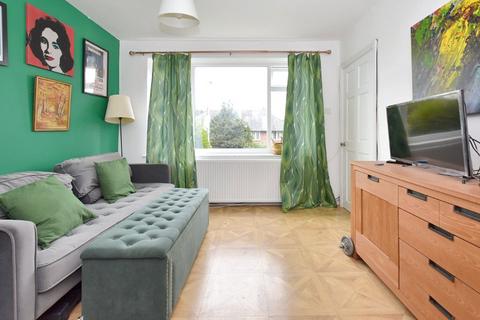 24 Foxcroft Mount, Leeds, LS6 3NW
