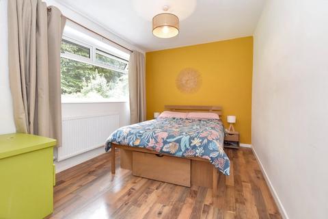 24 Foxcroft Mount, Leeds, LS6 3NW
