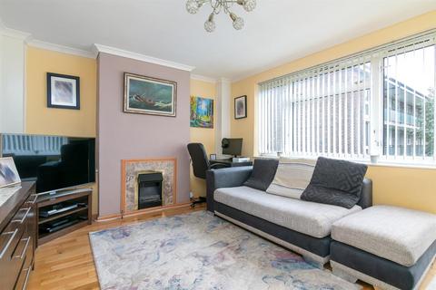 2 bedroom flat for sale, Haynes Close, London N17