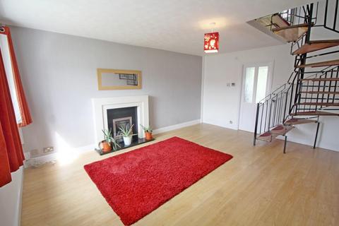 2 bedroom semi-detached house to rent, Cornfield Close, Bury BL9