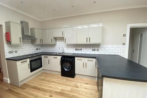 1 bedroom ground floor flat to rent, Manor Road, Gravesend