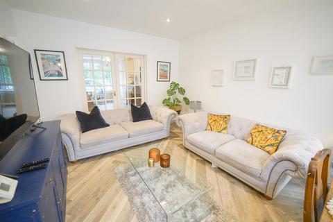2 Ladbrook Road, Solihull, B91 3RN