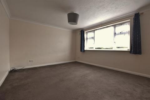 2 bedroom flat to rent, Honeycrock Lane, Redhill, Surrey