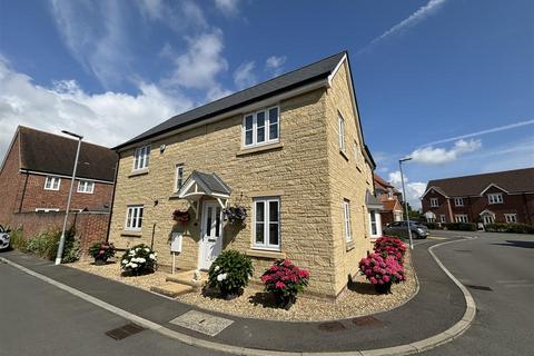 4 bedroom detached house for sale, Milbourne Way, Chippenham SN15