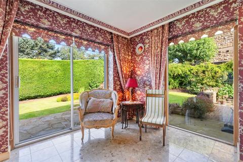 5 Riverside Drive, Otley, LS21 2RU
