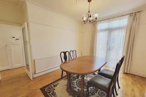 3 bedroom terraced house to rent, Firs Lane, Winchmore Hill, N21