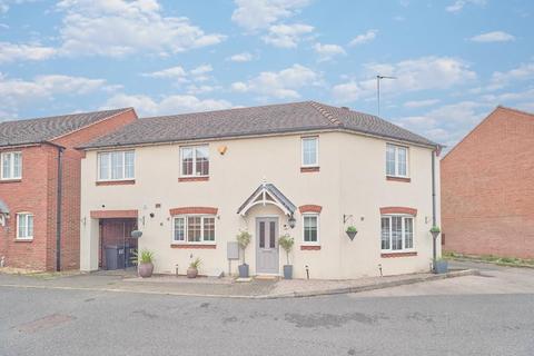 4 bedroom detached house for sale, Paddock Way, Hinckley