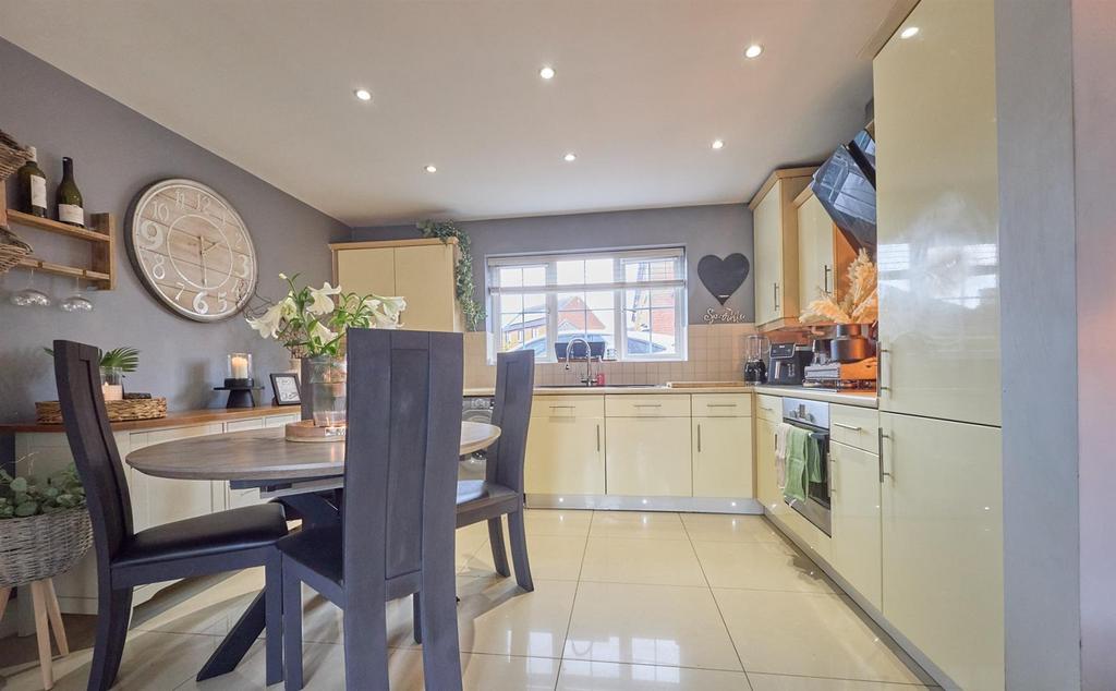 Kitchen diner to rear