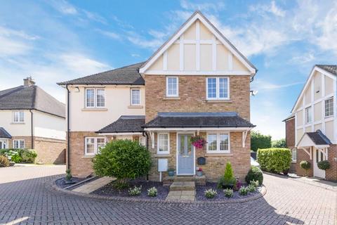 18 Willow Close, Banstead, SM7 1BN
