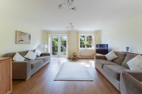 18 Willow Close, Banstead, SM7 1BN