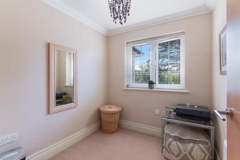 18 Willow Close, Banstead, SM7 1BN