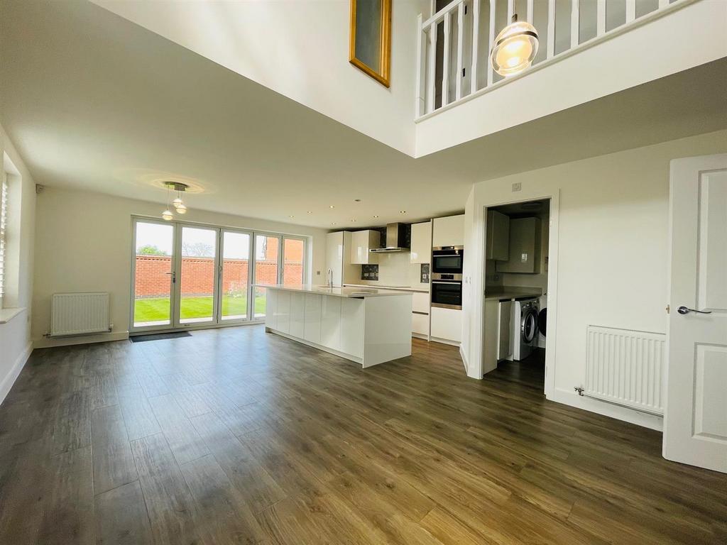 Living Kitchen/Dining Room