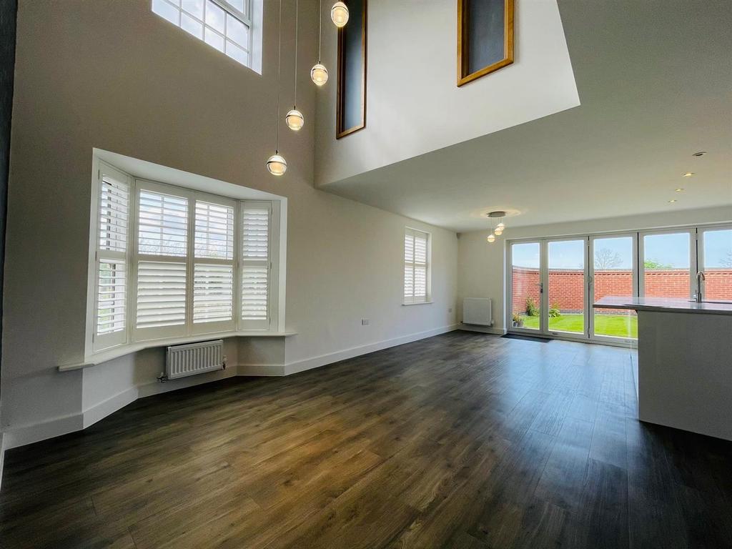Living Kitchen/Dining Room
