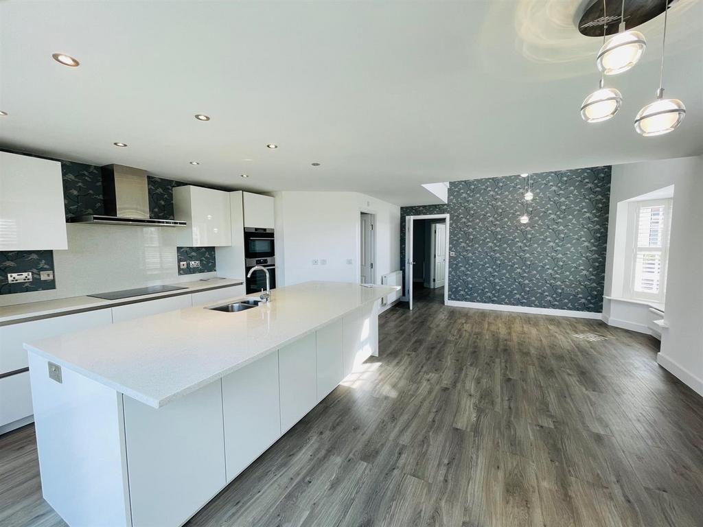 Living Kitchen/Dining Room