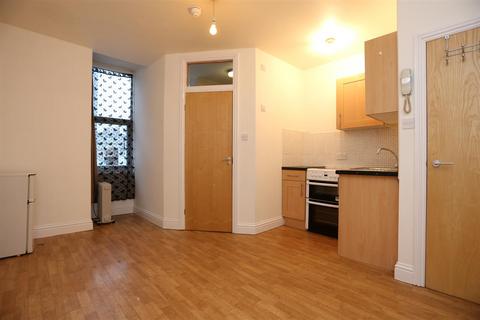 Studio to rent, Devonshire Place, Brighton