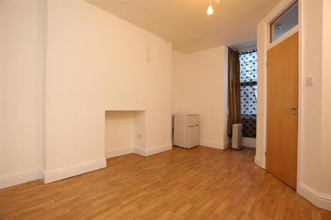 Studio to rent, Devonshire Place, Brighton