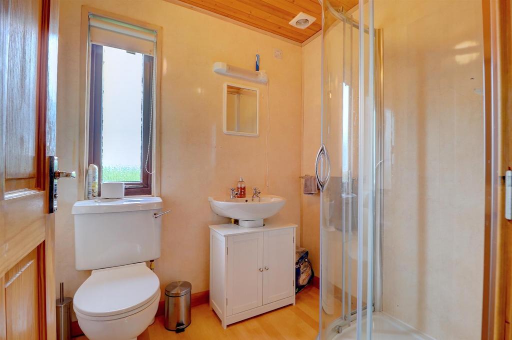 Bathroom 1 En Suite.jpg