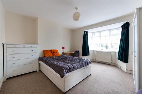 2 bedroom apartment to rent, Chillingham Road, Heaton, NE6