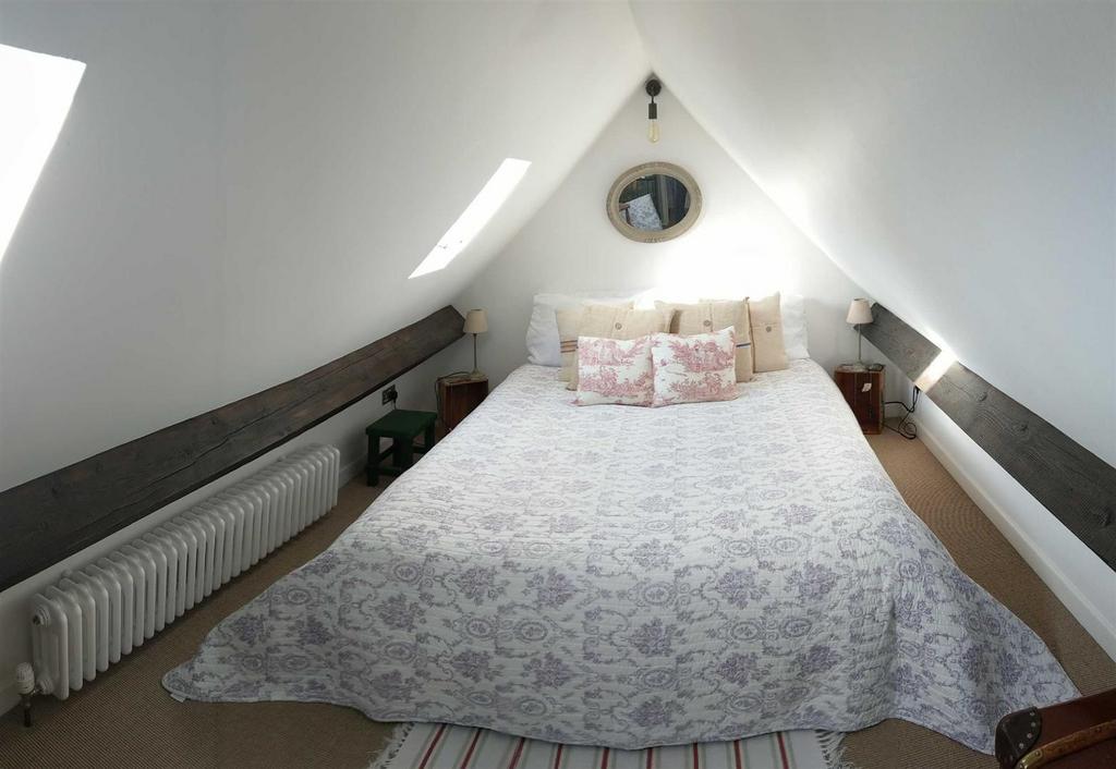 Kellam Cottage Bedroom One 2.jpg