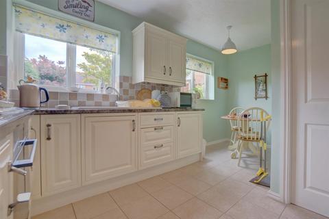 10 Stonehaven, Amington, Tamworth, B77 3QX