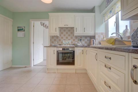 10 Stonehaven, Amington, Tamworth, B77 3QX