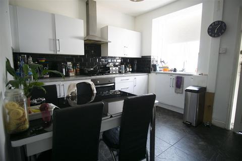 2 bedroom end of terrace house to rent, 2-bed House to Let on Dymock Road, Preston