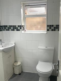 1 bedroom in a house share to rent, Norbury Crescent, Norbury, London