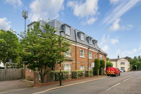 1 bedroom flat for sale, Station Road, Hampton