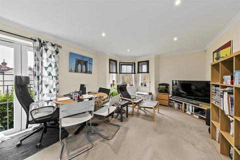 1 bedroom flat for sale, Station Road, Hampton