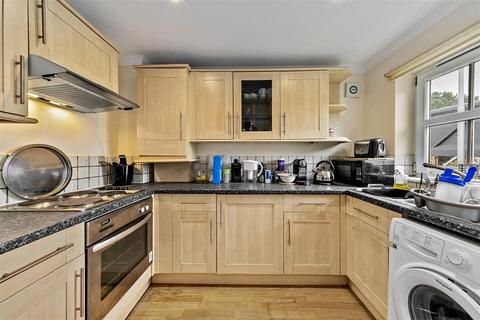 1 bedroom flat for sale, Station Road, Hampton