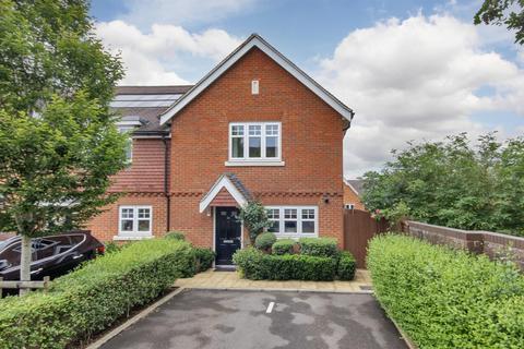 3 bedroom semi-detached house for sale, Burton Avenue, Leigh TN11